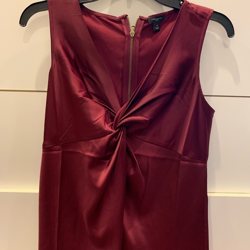 Sleeveless Blouse NWOT Ann Taylor Maroon S